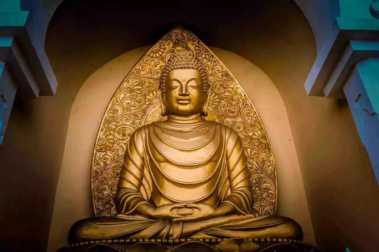 Медитация золотой будда
